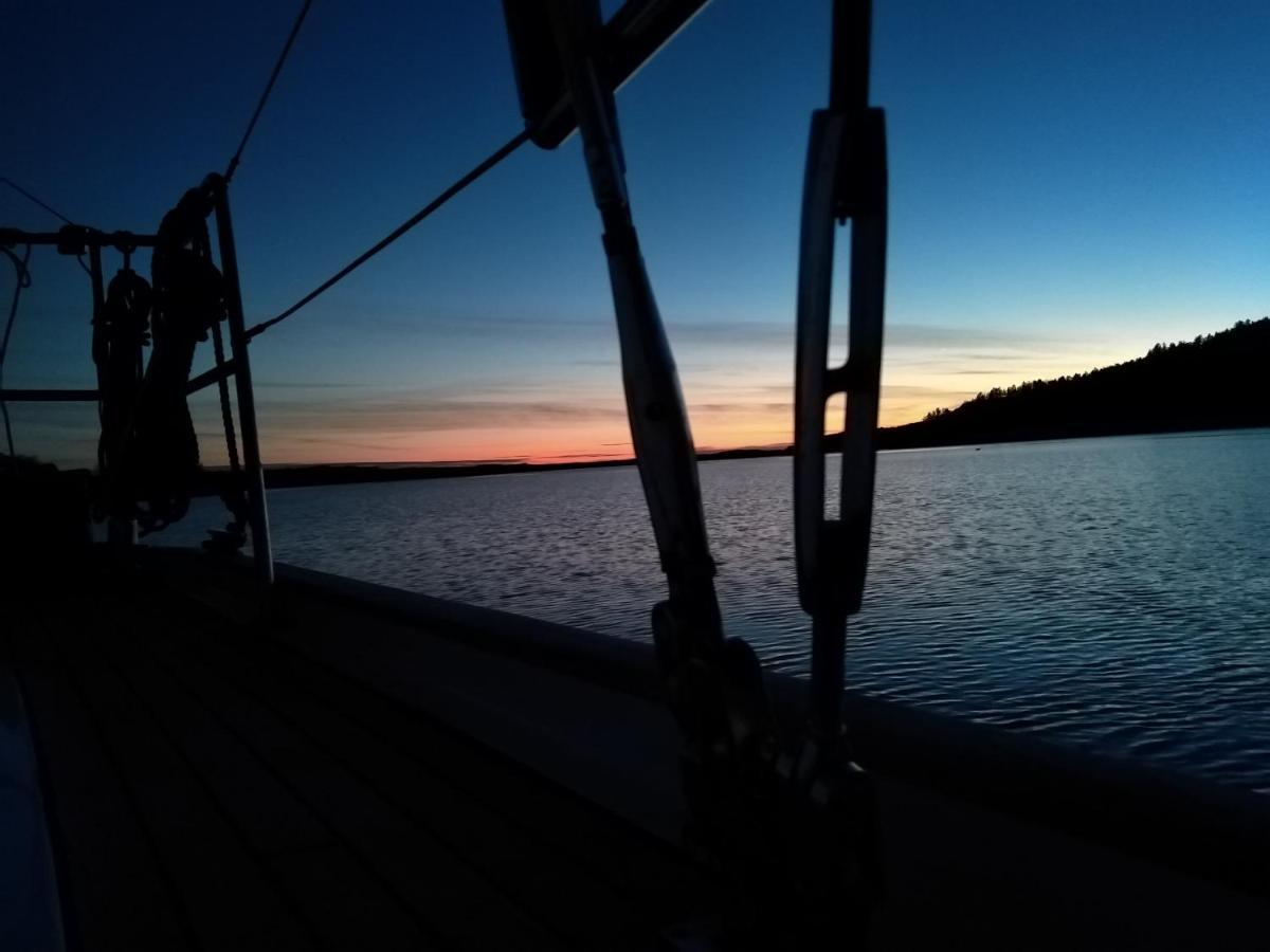 Besondere Ubernachtung Auf Dem 2 Mast Segelboot Wannago Hotel รอสต็อค ภายนอก รูปภาพ